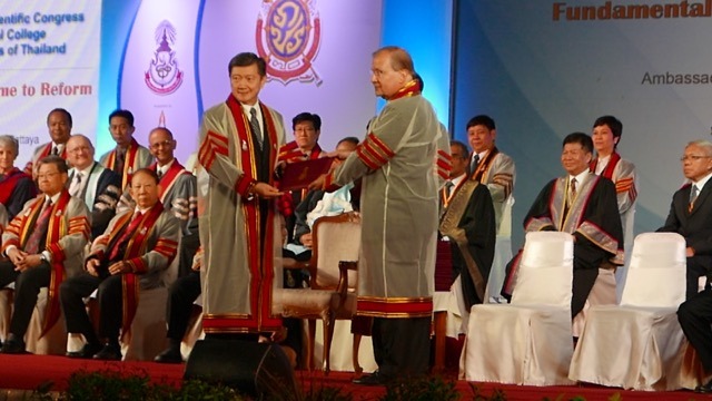Moll receives the gown and deed from the Minister of Public Health of Thailand