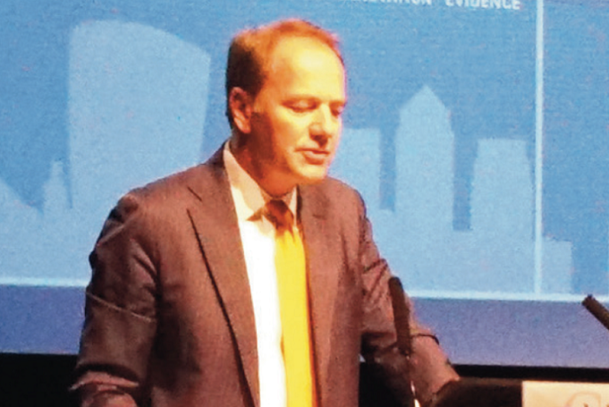 Proximal neck sealing does not seem to induce neck dilatation