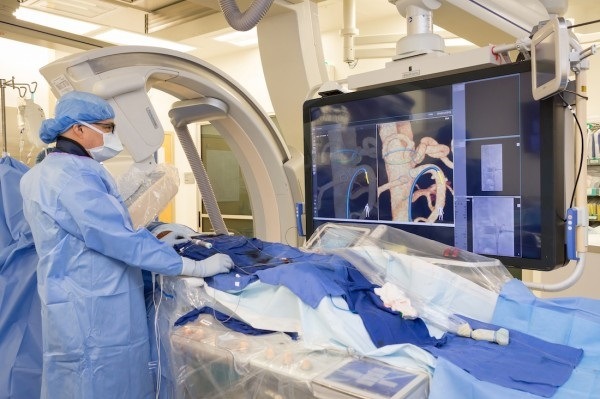 Utsw Mri Safer imaging technology for complex aortic repairs uses light instead ...