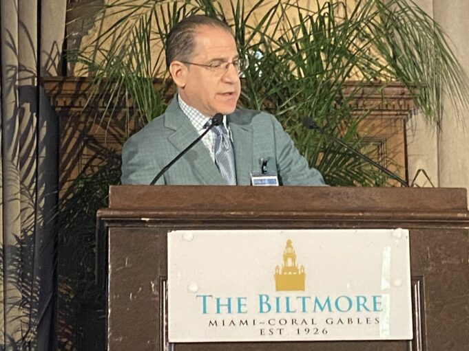 Short neck AAAs: “Choosing what is best for the patient”