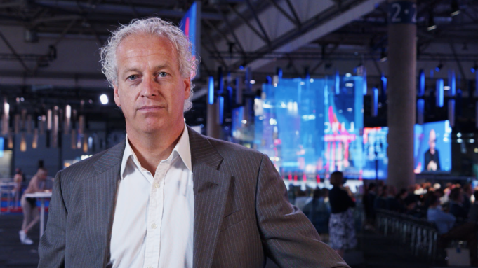 Type 2 endoleaks in AAA: What is their clinical relevance? endoleaks