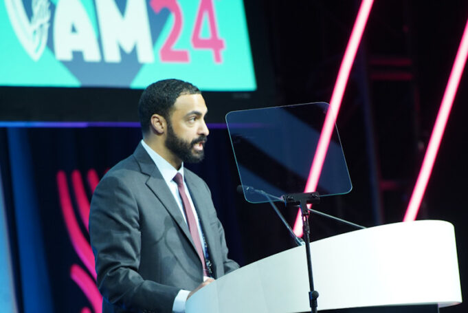 One-year results confirm safety and efficacy of conformable AAA device in highly angulated necks